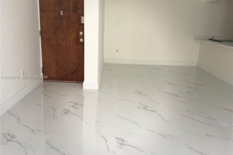 Copropriété à louer à Miami Beach, Floride: 2 chambres, 81.29 m2 № 2077937 - photo 3