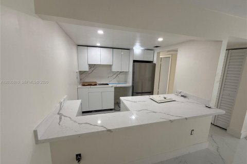 Copropriété à louer à Miami Beach, Floride: 2 chambres, 81.29 m2 № 2077937 - photo 8