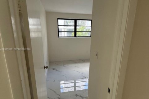 Copropriété à louer à Miami Beach, Floride: 2 chambres, 81.29 m2 № 2077937 - photo 11