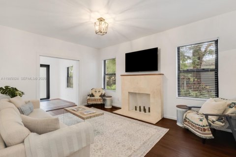 Купить виллу или дом в Майами-Шорс, Флорида 5 спален, 225.85м2, № 2049723 - фото 3