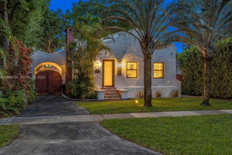 Дом в Майами-Шорс, Флорида 5 спален, 225.85м2 № 2049723