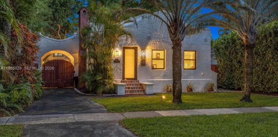 Дом в Майами-Шорс, Флорида 5 спален, 225.85м2 № 2049723