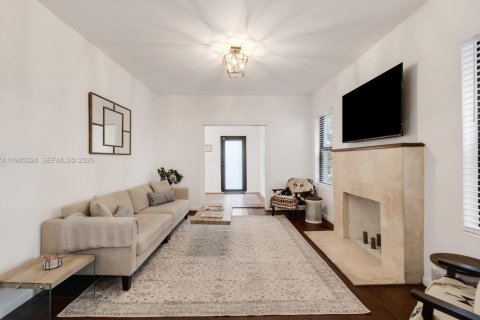 Купить виллу или дом в Майами-Шорс, Флорида 5 спален, 225.85м2, № 2049723 - фото 15