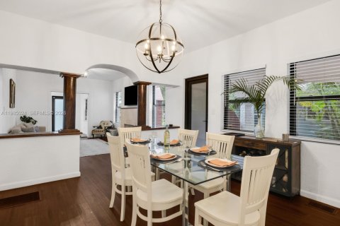 Купить виллу или дом в Майами-Шорс, Флорида 5 спален, 225.85м2, № 2049723 - фото 17