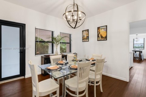 Купить виллу или дом в Майами-Шорс, Флорида 5 спален, 225.85м2, № 2049723 - фото 18