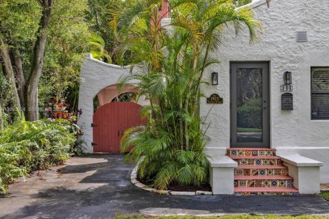 Купить виллу или дом в Майами-Шорс, Флорида 5 спален, 225.85м2, № 2049723 - фото 8