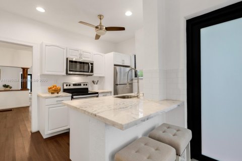 Купить виллу или дом в Майами-Шорс, Флорида 5 спален, 225.85м2, № 2049723 - фото 19