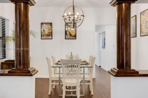 Купить виллу или дом в Майами-Шорс, Флорида 5 спален, 225.85м2, № 2049723 - фото 16