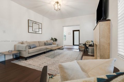 Купить виллу или дом в Майами-Шорс, Флорида 5 спален, 225.85м2, № 2049723 - фото 14