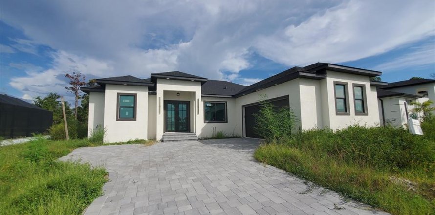 House in Port Charlotte, Florida 3 bedrooms, 174.75 sq.m. № 1883900