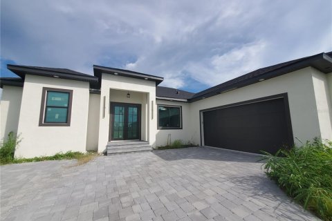 House in Port Charlotte, Florida 3 bedrooms, 174.75 sq.m. № 1883900 - photo 2