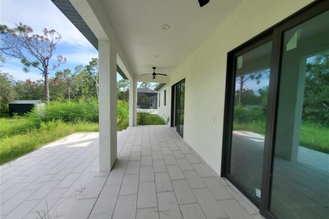 House in Port Charlotte, Florida 3 bedrooms, 174.75 sq.m. № 1883900 - photo 25