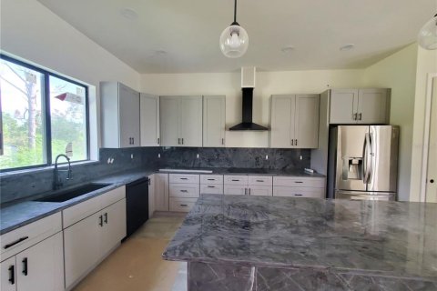 House in Port Charlotte, Florida 3 bedrooms, 174.75 sq.m. № 1883900 - photo 12