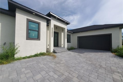 House in Port Charlotte, Florida 3 bedrooms, 174.75 sq.m. № 1883900 - photo 3