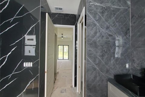 House in Port Charlotte, Florida 3 bedrooms, 174.75 sq.m. № 1883900 - photo 19