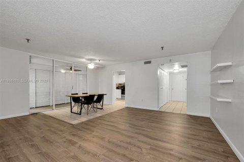 Condominio en venta en Miami, Florida, 1 dormitorio, 88.44 m2 № 2063621 - foto 4