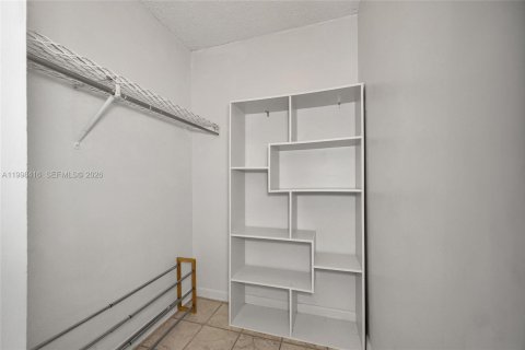 Condominio en venta en Miami, Florida, 1 dormitorio, 88.44 m2 № 2063621 - foto 16