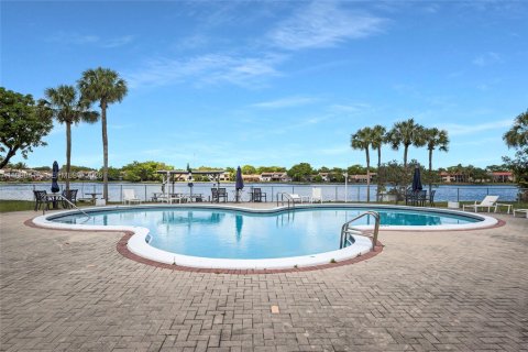 Condominio en venta en Miami, Florida, 1 dormitorio, 88.44 m2 № 2063621 - foto 24