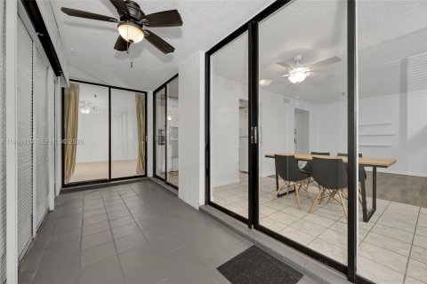 Condominio en venta en Miami, Florida, 1 dormitorio, 88.44 m2 № 2063621 - foto 19