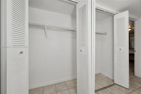 Condominio en venta en Miami, Florida, 1 dormitorio, 88.44 m2 № 2063621 - foto 17