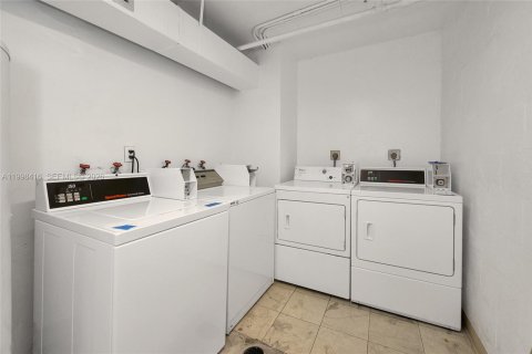 Condominio en venta en Miami, Florida, 1 dormitorio, 88.44 m2 № 2063621 - foto 22