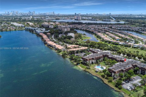 Condominio en Miami, Florida, 1 dormitorio  № 2063621