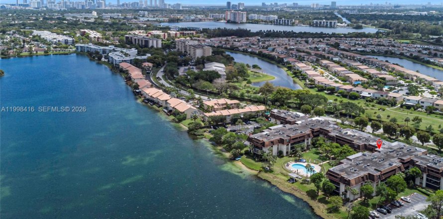 Condominio en Miami, Florida, 1 dormitorio  № 2063621