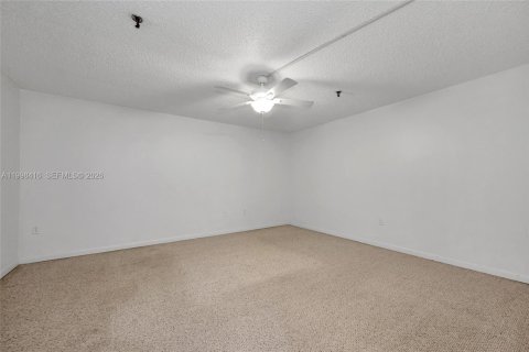 Condominio en venta en Miami, Florida, 1 dormitorio, 88.44 m2 № 2063621 - foto 10