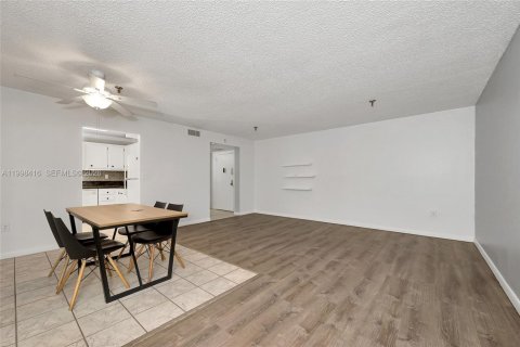 Condominio en venta en Miami, Florida, 1 dormitorio, 88.44 m2 № 2063621 - foto 5