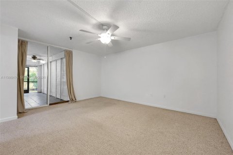 Condominio en venta en Miami, Florida, 1 dormitorio, 88.44 m2 № 2063621 - foto 9