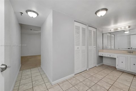 Condominio en venta en Miami, Florida, 1 dormitorio, 88.44 m2 № 2063621 - foto 15