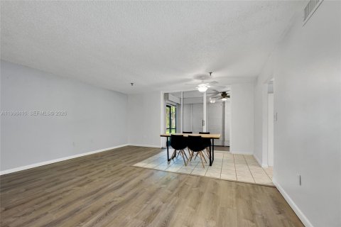 Condominio en venta en Miami, Florida, 1 dormitorio, 88.44 m2 № 2063621 - foto 3