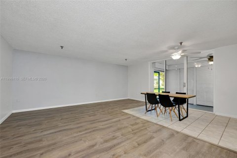 Condominio en venta en Miami, Florida, 1 dormitorio, 88.44 m2 № 2063621 - foto 2