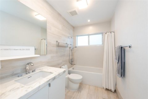 Casa en venta en Coral Gables, Florida, 3 dormitorios, 208.57 m2 № 1976373 - foto 11