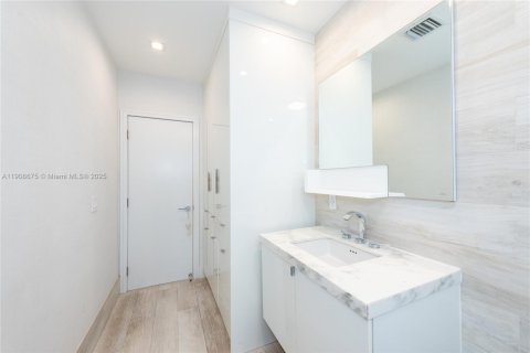 Casa en venta en Coral Gables, Florida, 3 dormitorios, 208.57 m2 № 1976373 - foto 12