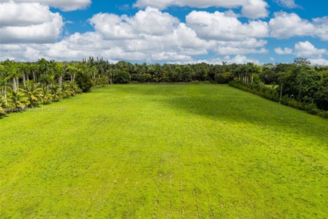 Propiedad comercial en venta en Miami, Florida № 2013931 - foto 18