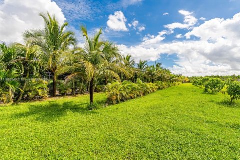 Propiedad comercial en venta en Miami, Florida № 2013931 - foto 24