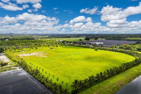 Propiedad comercial en venta en Miami, Florida № 2013931 - foto 8