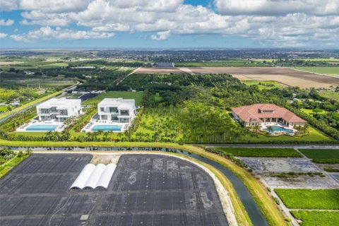 Propiedad comercial en venta en Miami, Florida № 2013931 - foto 11