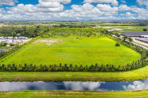 Propiedad comercial en venta en Miami, Florida № 2013931 - foto 13