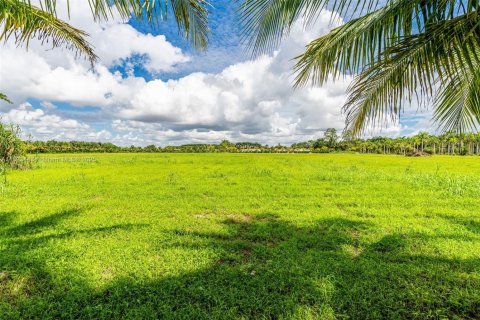 Propiedad comercial en venta en Miami, Florida № 2013931 - foto 20