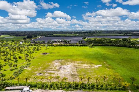 Propiedad comercial en venta en Miami, Florida № 2013931 - foto 6