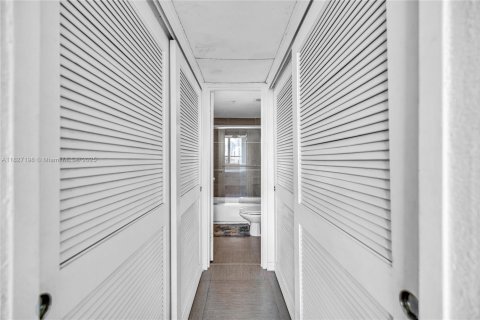 Copropriété à vendre à Miami Beach, Floride: 2 chambres, 98.66 m2 № 1977252 - photo 28