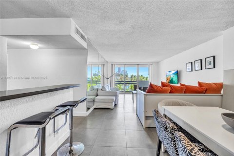 Copropriété à vendre à Miami Beach, Floride: 2 chambres, 98.66 m2 № 1977252 - photo 2