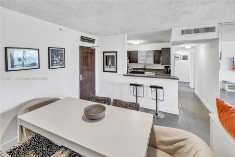 Copropriété à vendre à Miami Beach, Floride: 2 chambres, 98.66 m2 № 1977252 - photo 10
