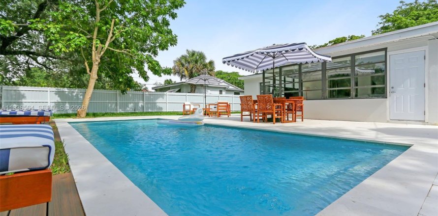 Дом в Норт-Майами, Флорида 3 спальни, 128.86м2 № 2005358