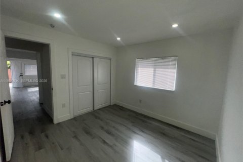 Снять в аренду виллу или дом в Майами, Флорида 2 спальни, 74.51м2, № 2006283 - фото 14