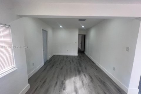 Снять в аренду виллу или дом в Майами, Флорида 2 спальни, 74.51м2, № 2006283 - фото 18