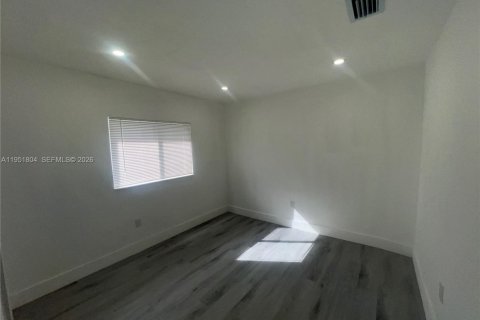 Снять в аренду виллу или дом в Майами, Флорида 2 спальни, 74.51м2, № 2006283 - фото 12