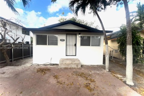 Снять в аренду виллу или дом в Майами, Флорида 2 спальни, 74.51м2, № 2006283 - фото 23